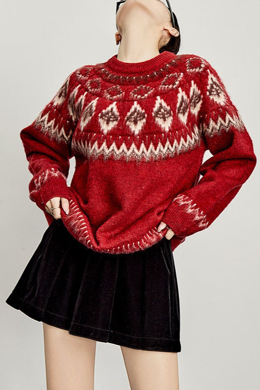 Relaxed-Fit Long-Sleeve Sweater with a Round Neck