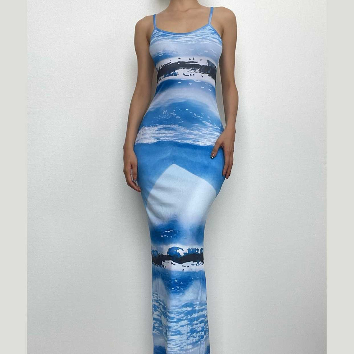 Printed Scoop-Neck Ribbed Maxi Dress with an Open Back