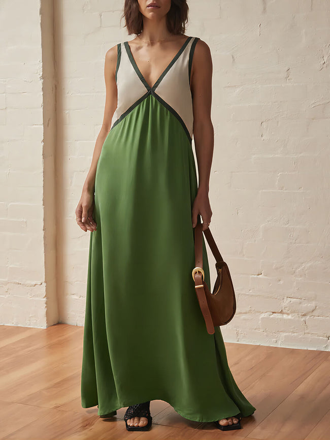 Contrast-Detail Dress with a V-Neck Main image
