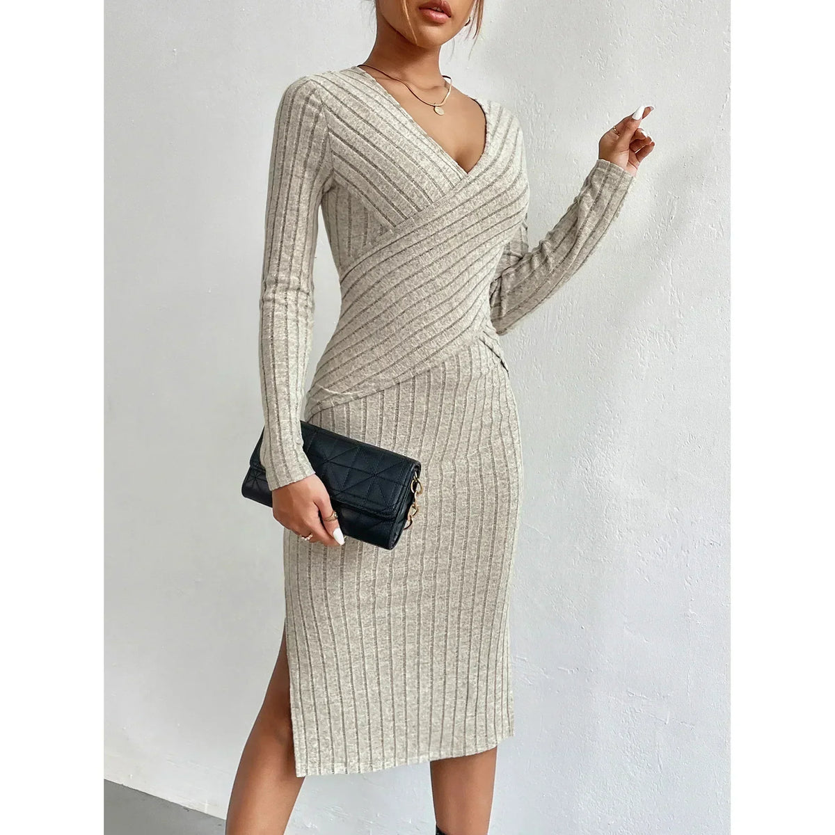 Emily - Timeless Elegance With A Touch Of Simplicity Dress - HELLA TREND