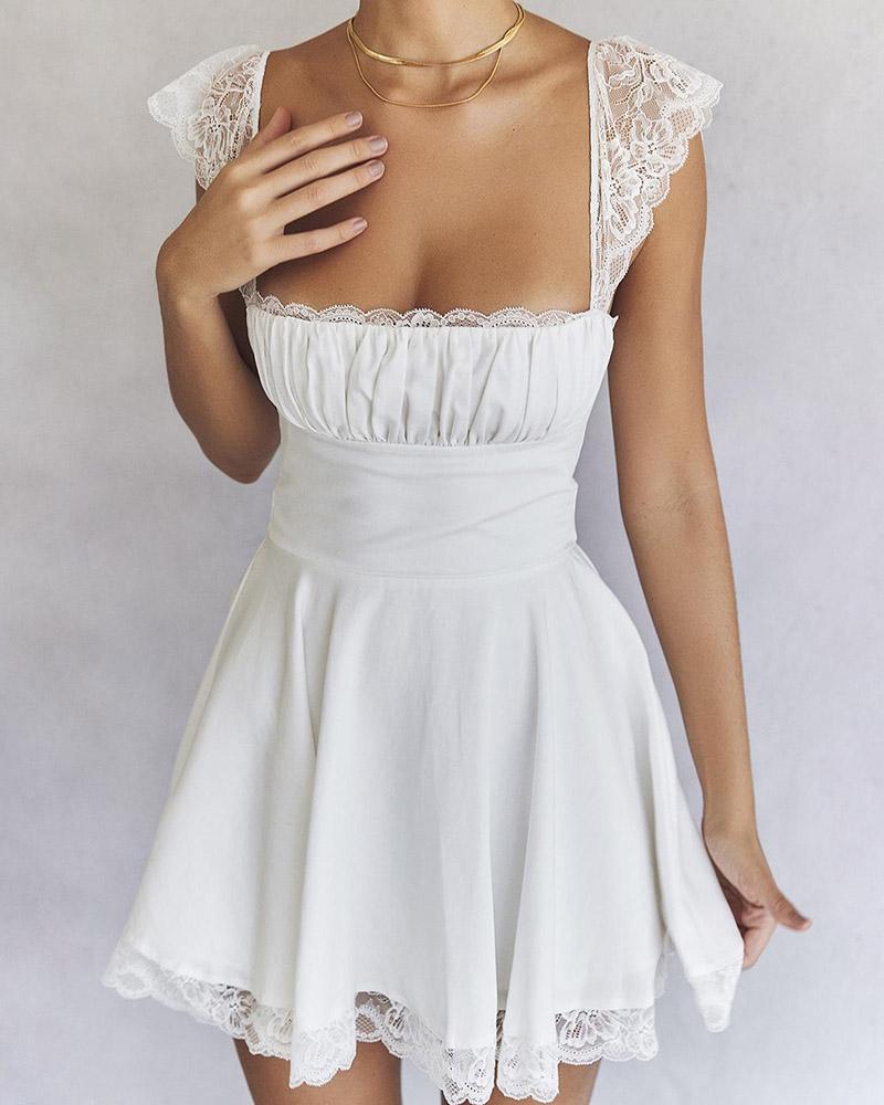 Lace Short-Sleeve Mini Dress with a Sweetheart Neck